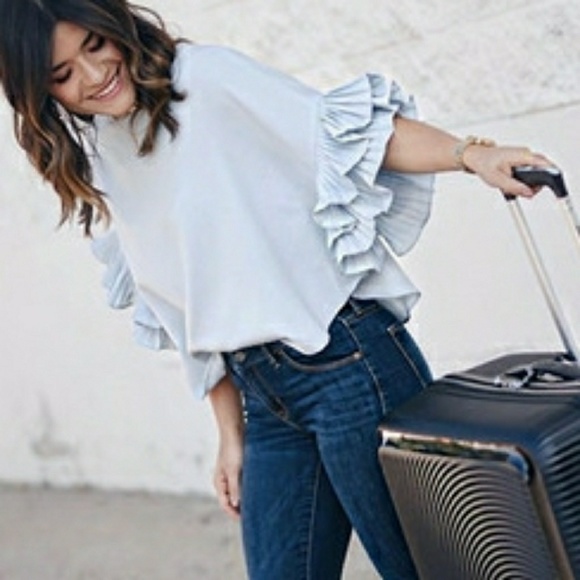 👑HOST PICK Pleated Ruffle Sleeve Dolphin Hem Top - Picture 5 of 6